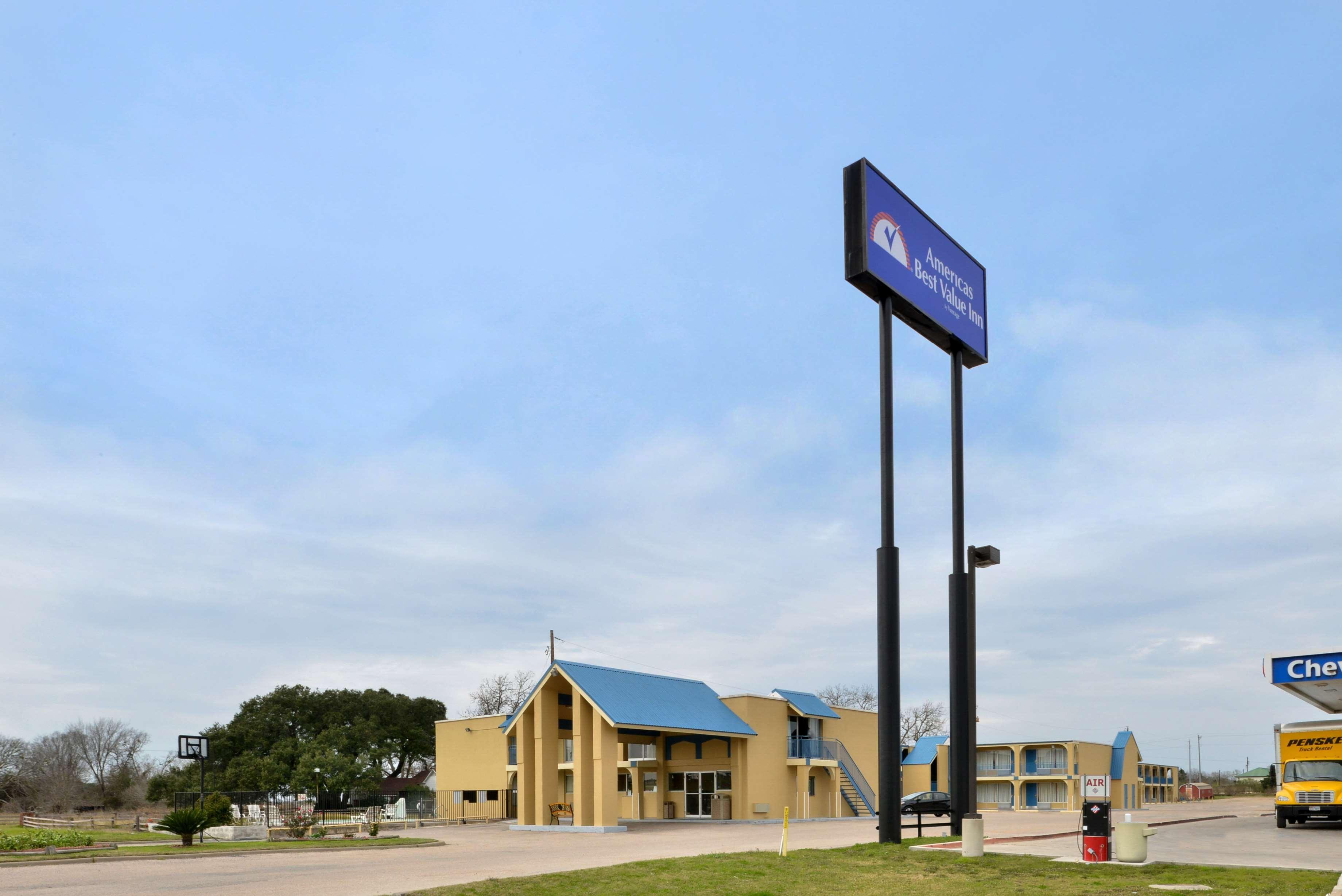 Americas Best Value Inn Schulenburg Exterior photo