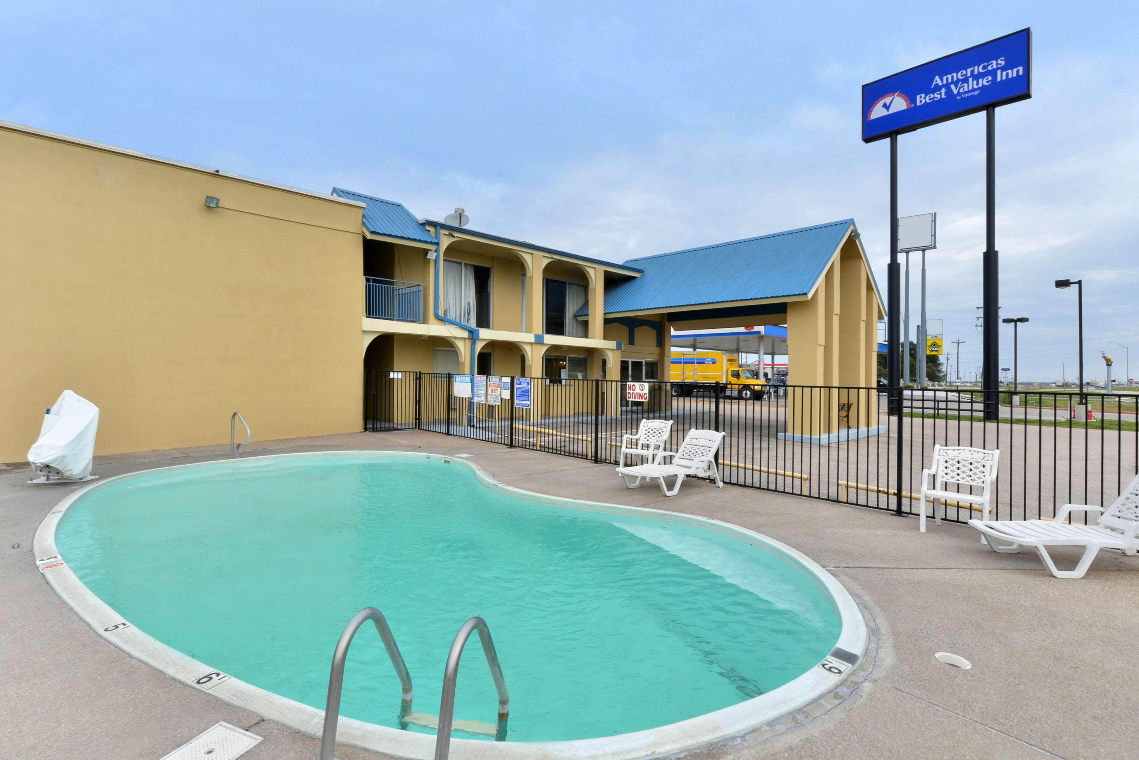 Americas Best Value Inn Schulenburg Exterior photo