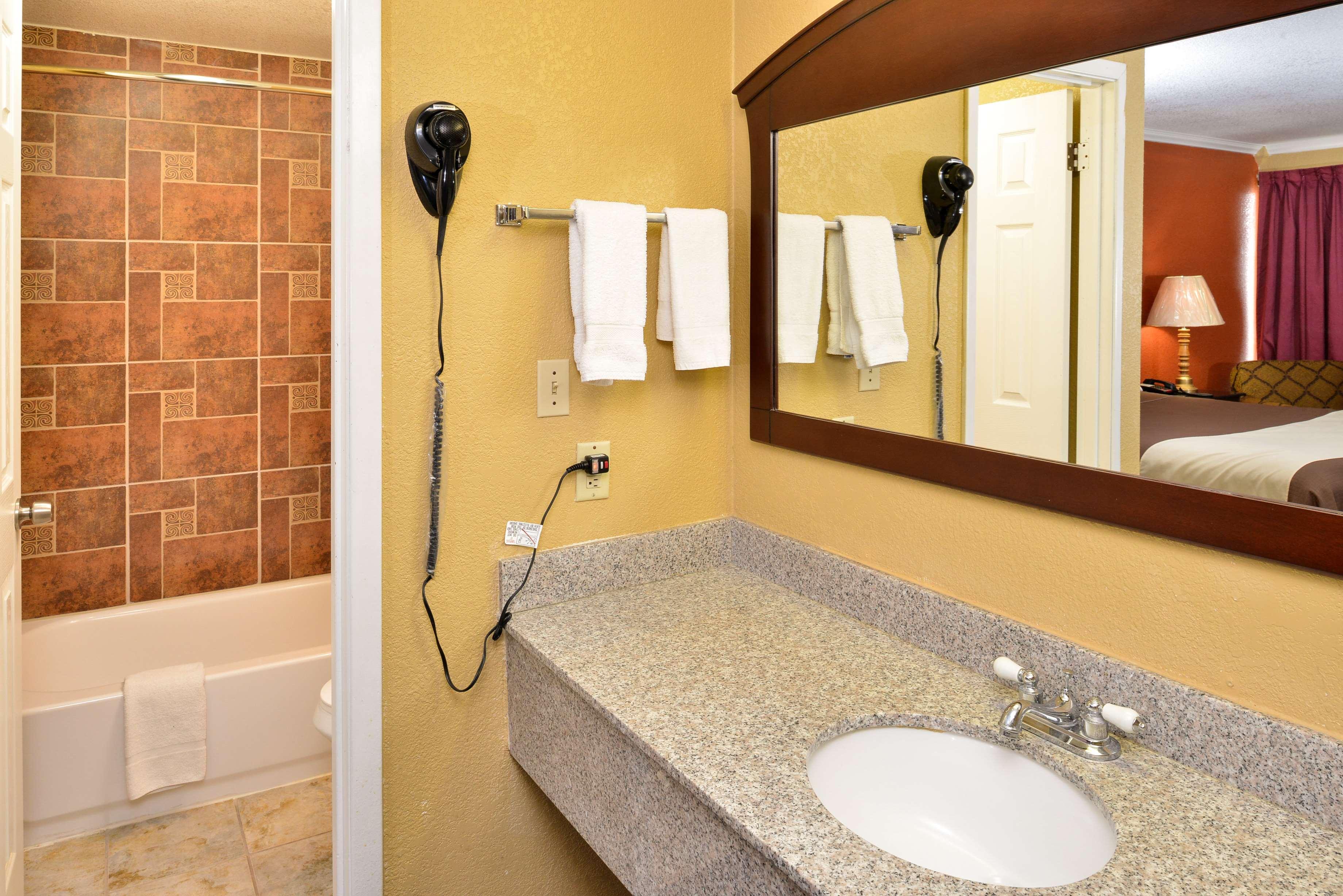 Americas Best Value Inn Schulenburg Exterior photo
