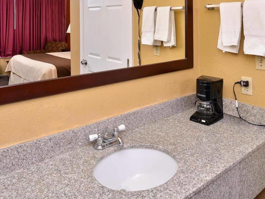 Americas Best Value Inn Schulenburg Exterior photo